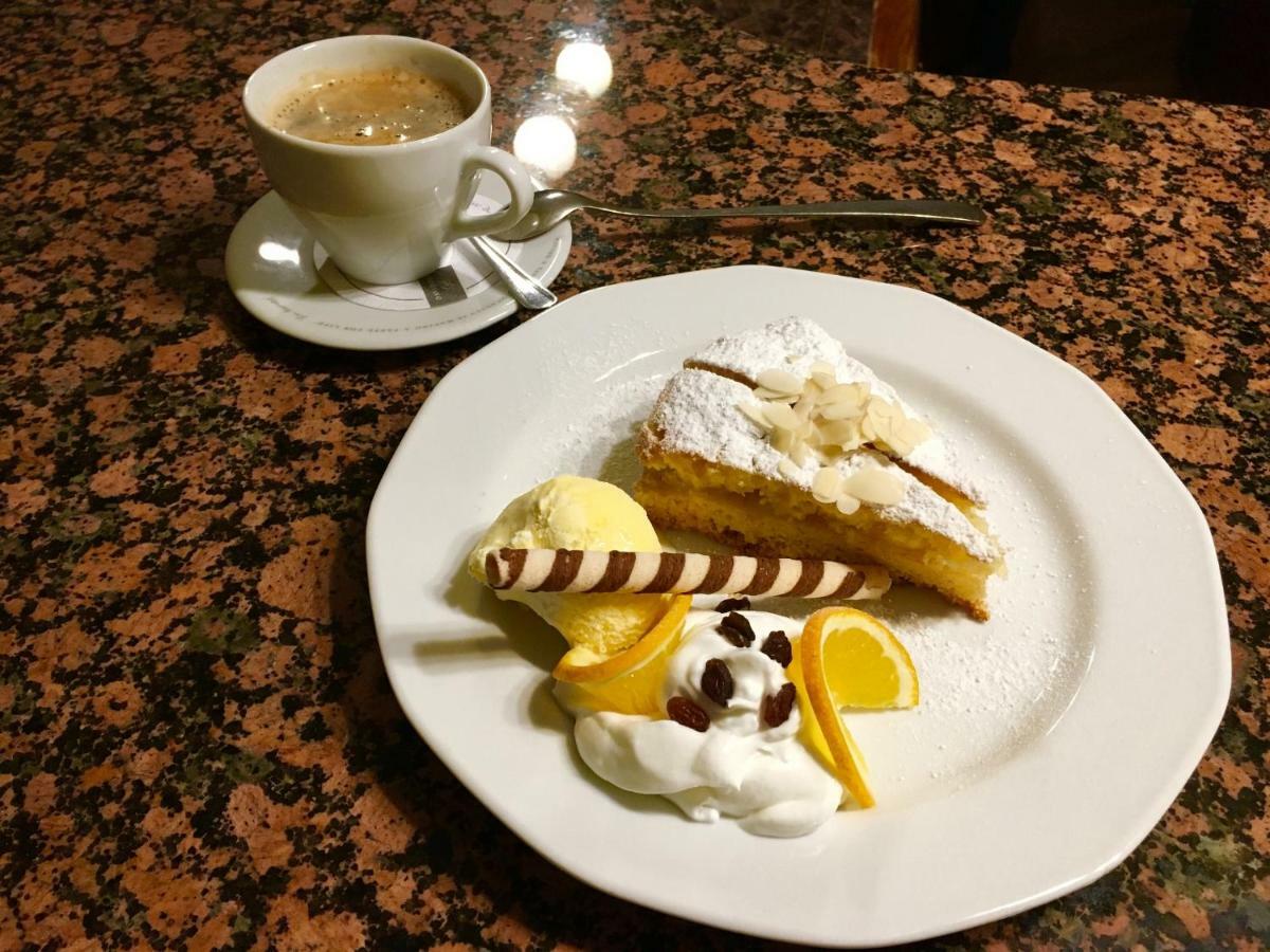 A&P Motel Миколов Екстериор снимка